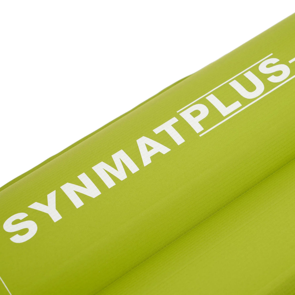 Nærbilde av Synmat Plus-merkingen på oversiden