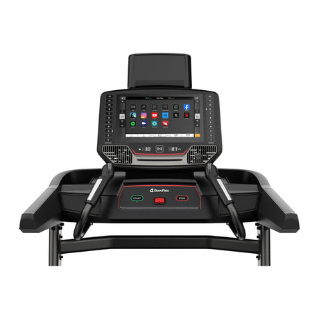 Nærbilde av berøringsskjermen og betjeningen på BowFlex T16