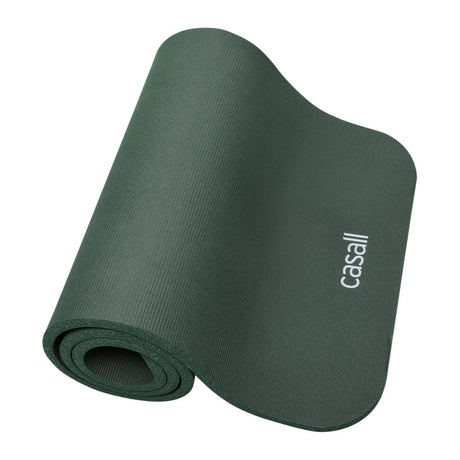 Casall Training Mat Medium i mørk grønn, delvis rullet