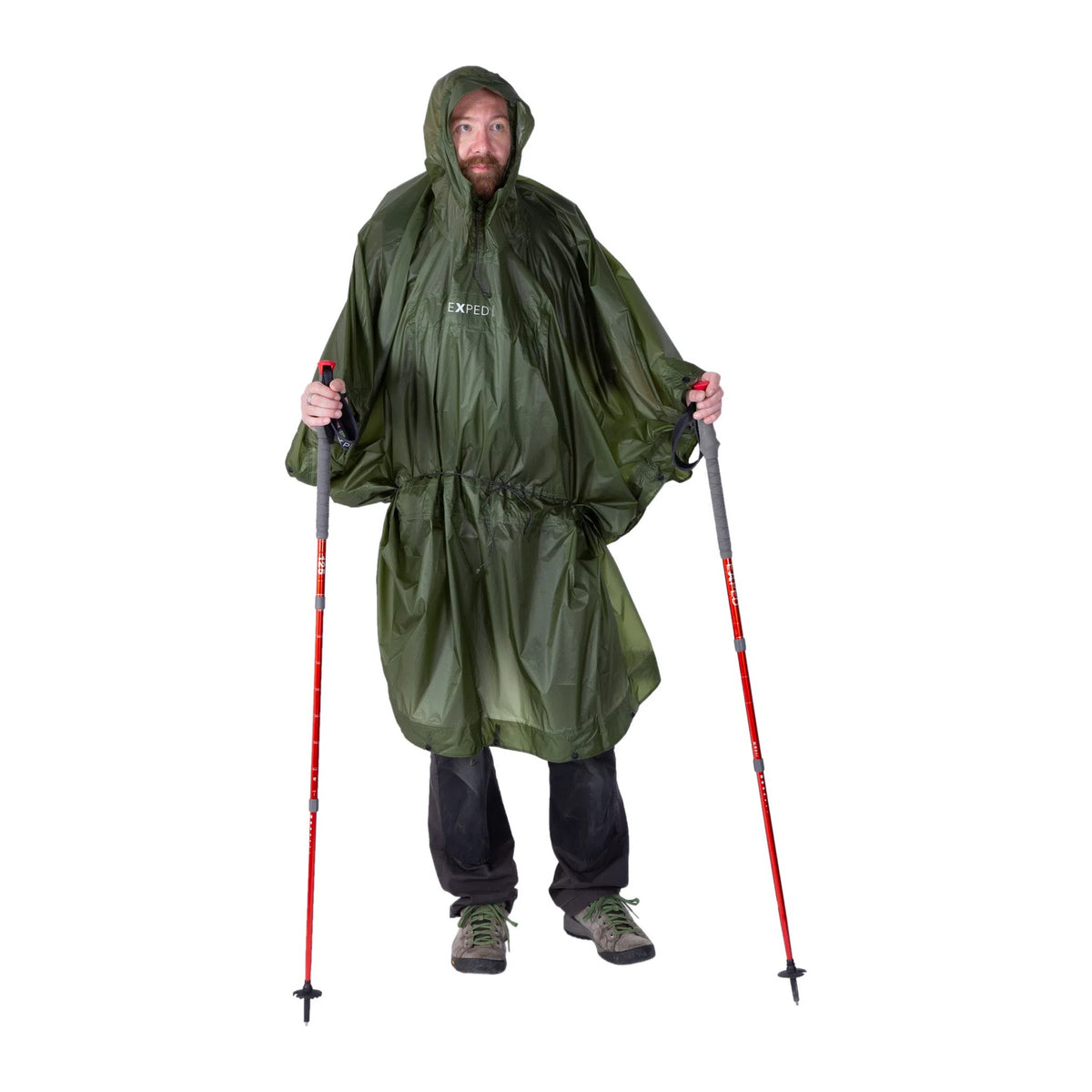 Turgåer med Exped Bivy Poncho UL i grønt og staver, sett forfra