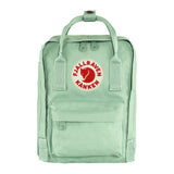 Fjällräven Kånken Mini i mintgrønt, sett forfra med logoen