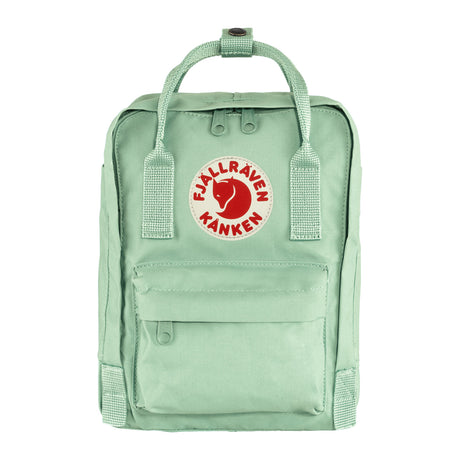 Fjällräven Kånken Mini i mintgrønt, sett forfra med logoen