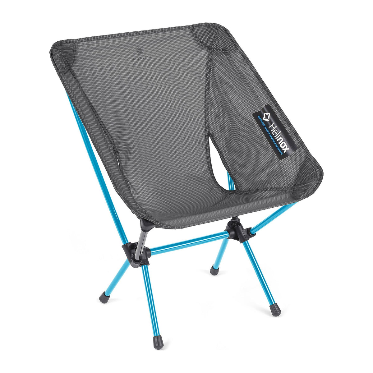 Helinox Chair Zero L med grått sete og blå ramme, sett skrått forfra