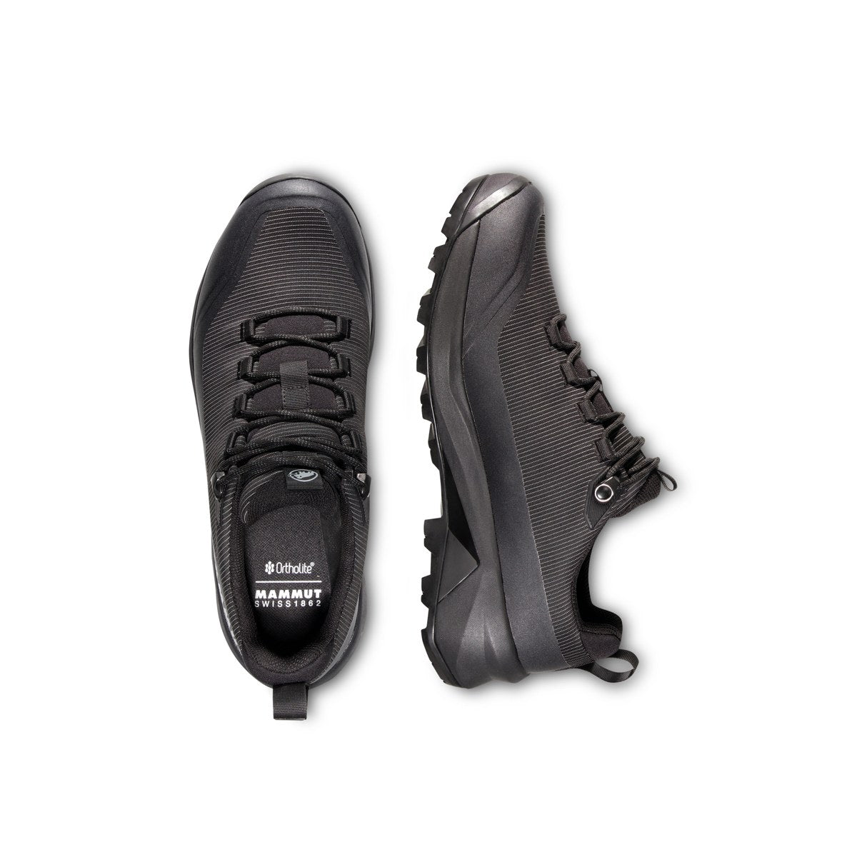 Mammut Ducan III Low GTX i svart, et par sett skrått ovenfra