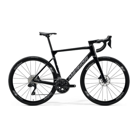 Merida Scultura 5000 i metallisk svart, sett fra siden