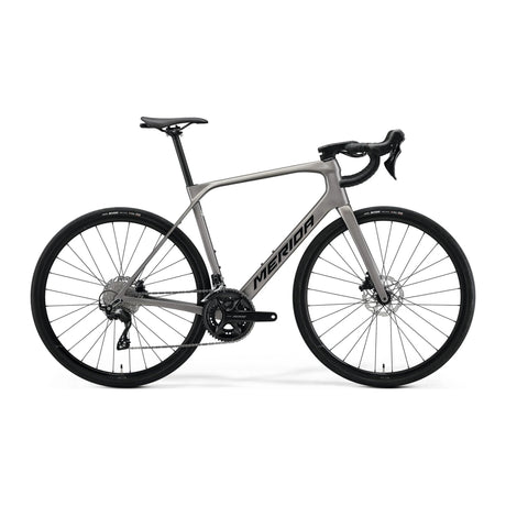 Merida Scultura Endurance 4000 i warm slate grey / black, sett fra siden