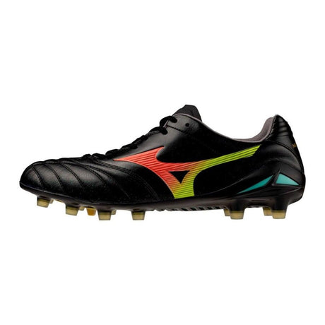 Mizuno Monarcida Neo III Elite i svart med oransje logo, sett fra utsiden