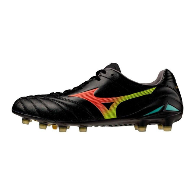 Mizuno Monarcida Neo III Elite i svart med oransje logo, sett fra utsiden