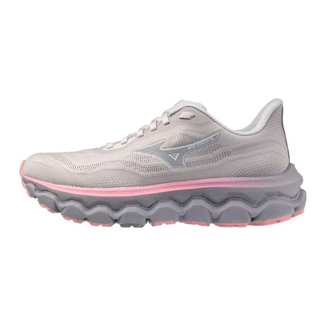 Mizuno Wave Horizon 9 i beige og grått med rosa såle, sett fra utsiden