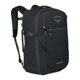 Osprey Daylite Carry-On 35 i svart, sett skrått forfra