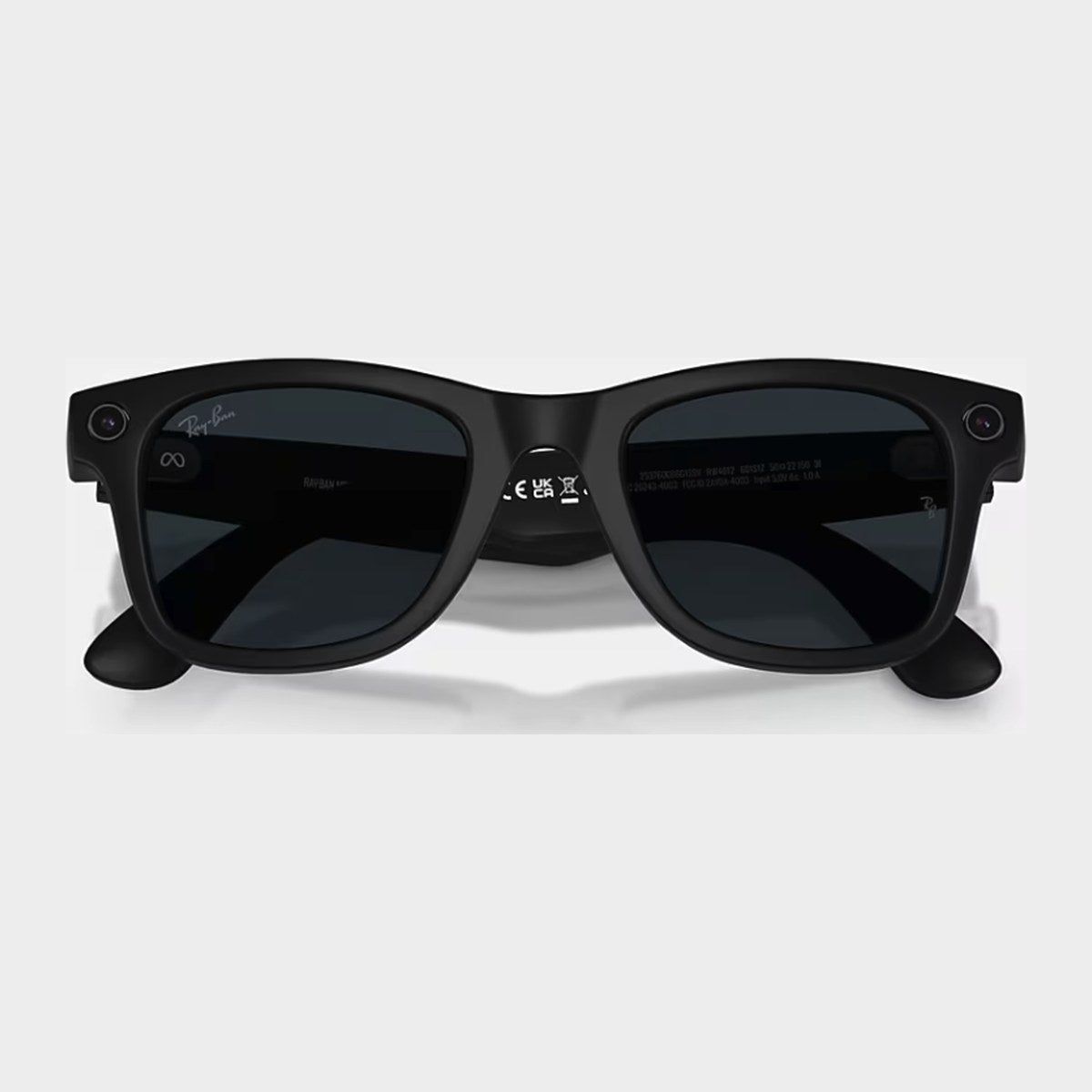 Ray-Ban Meta Wayfarer med mørke glass sett ovenfra