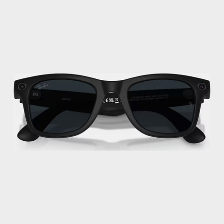 Ray-Ban Meta Wayfarer med mørke glass sett ovenfra