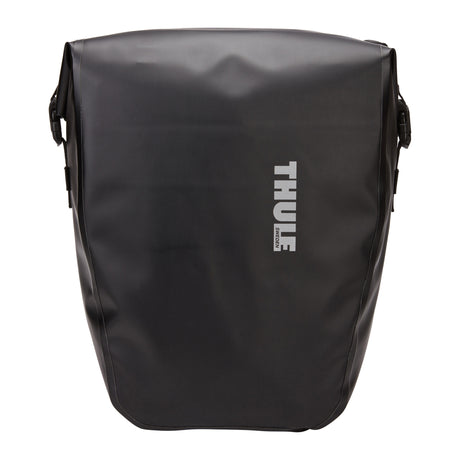 Én Thule Shield Pannier sett forfra med logoen