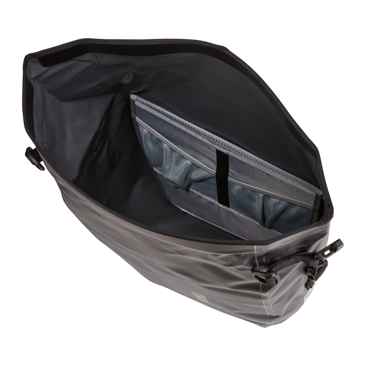 Thule Shield Pannier åpnet, innvendige lommer synlige